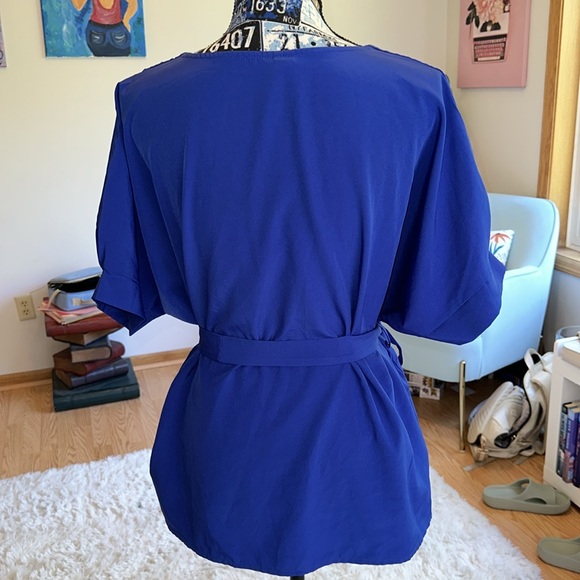 Top - Picture 2 of 4